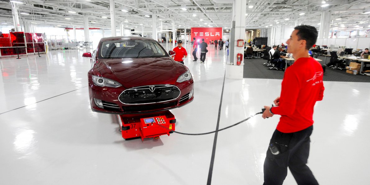 elon-musk-keeps-a-sleeping-bag-next-to-teslas-production-line-so-that-he-can-personally-inspect-vehicles.jpg