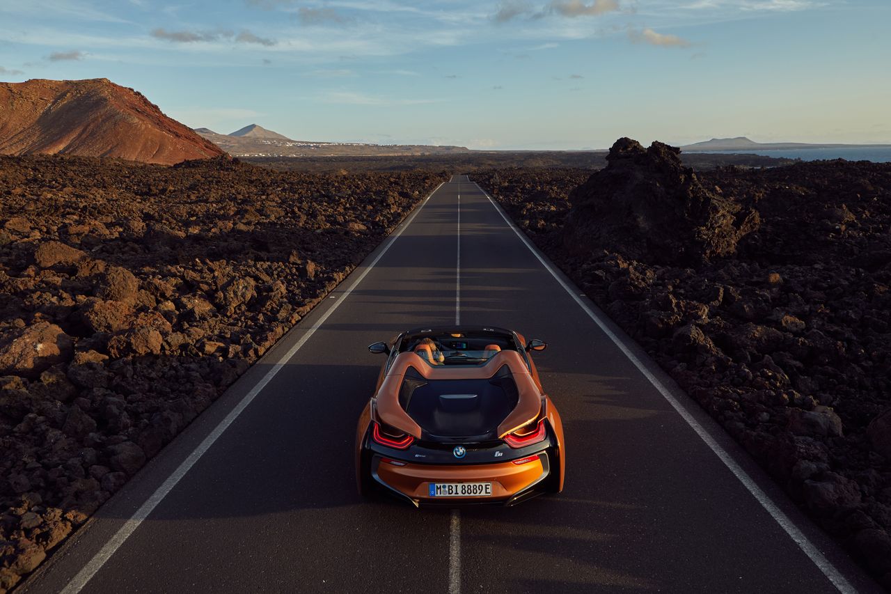 02.新BMW i8 Roadster 尾部.jpg