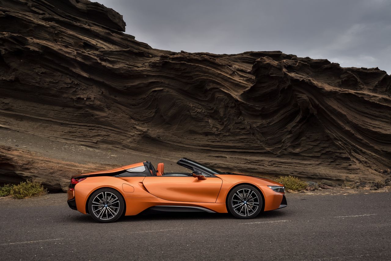 03.新BMW i8 Roadster 侧面.jpg